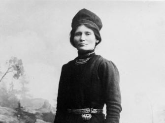 Blått skilt: Elsa Laula Renberg